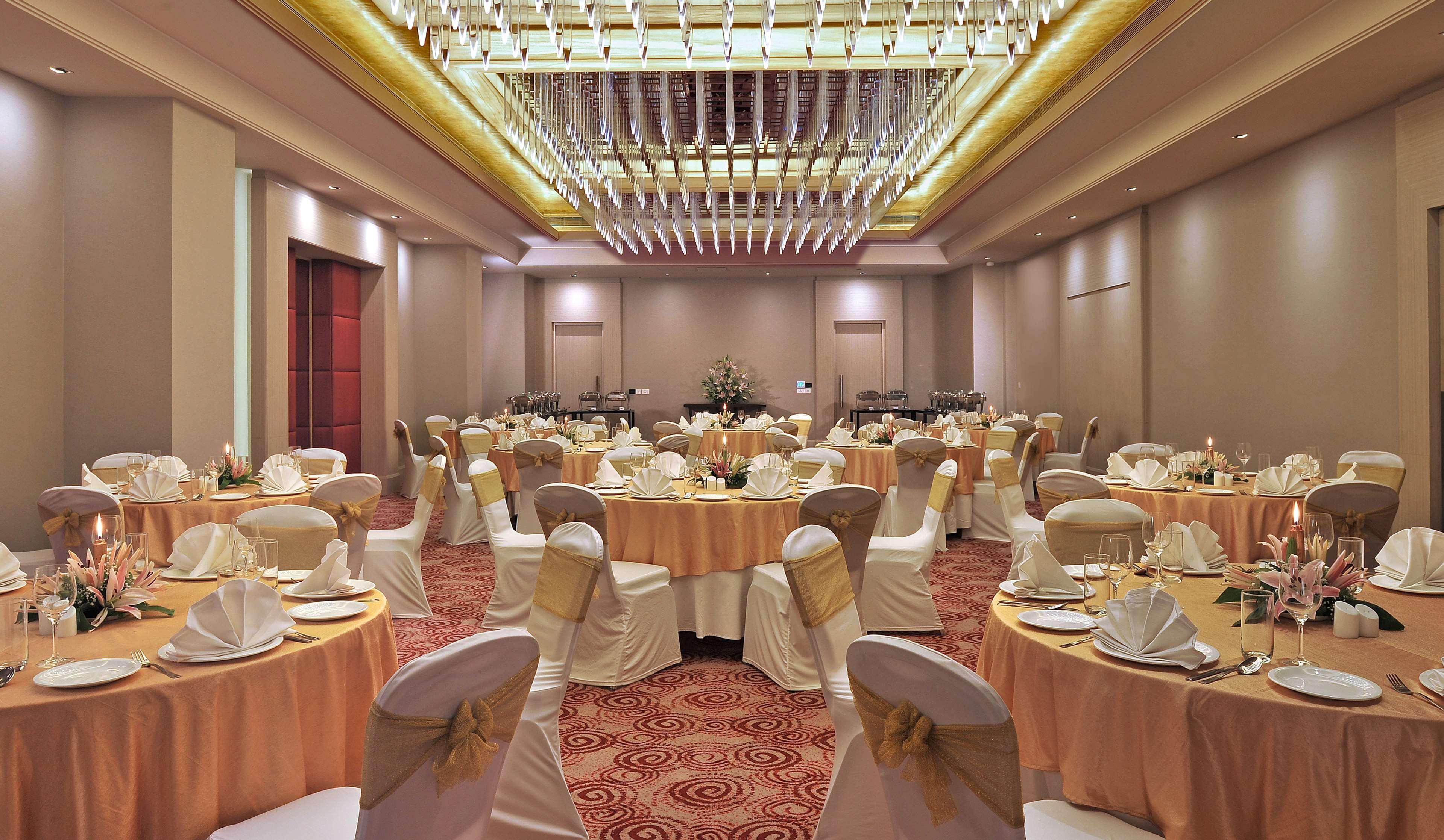 Radisson Hyderabad Hitec City Dış mekan fotoğraf The ballroom