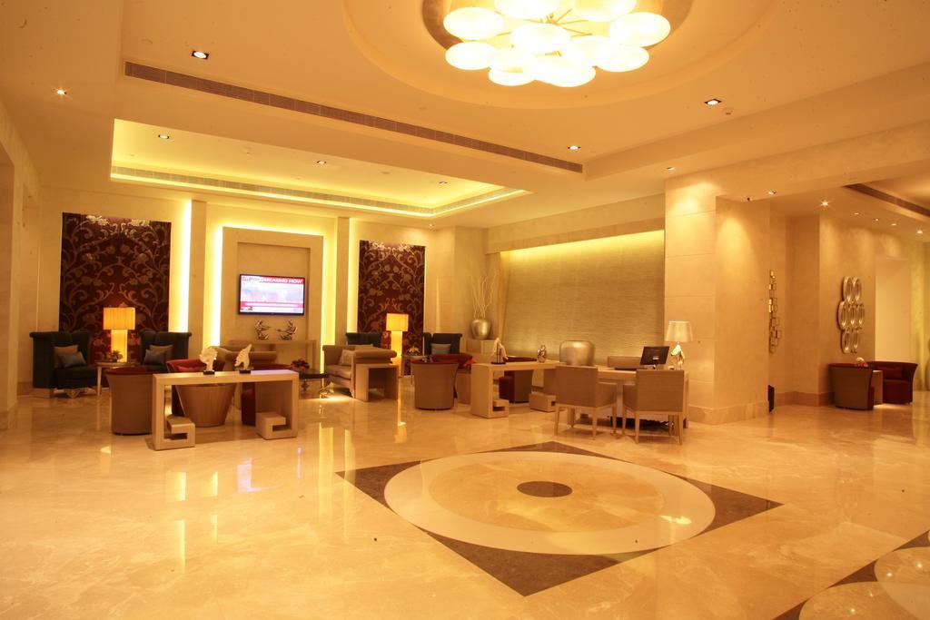 Radisson Hyderabad Hitec City Dış mekan fotoğraf The lobby of the Taj Bengal