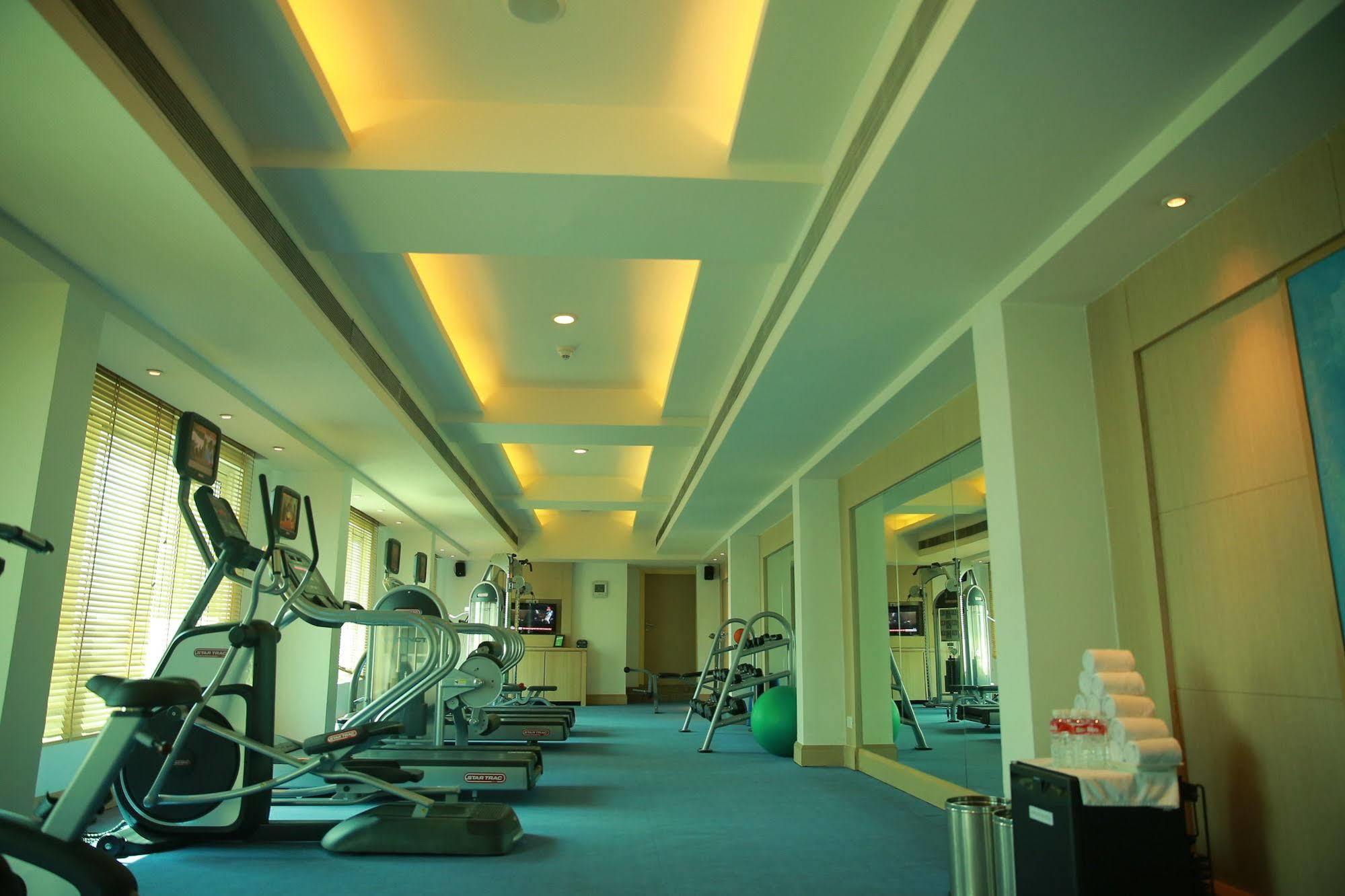 Radisson Hyderabad Hitec City Dış mekan fotoğraf The gym at the hotel